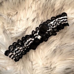 👰🏻‍♀️Wedding Garter👰🏻‍♀️ in black & white ribbon & lace